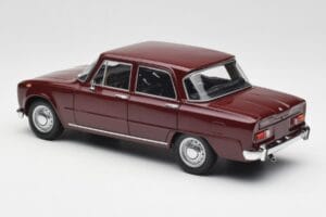 Alfa Romeo Giulia 1300 Dunkelrot Minichamps 1:18 180120906 Druckguss — Bild 7 von 8