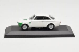 Alfa Romeo Giulia 1300 GTA Junior Weiß Minichamps 1:43 400120601 Druckguss