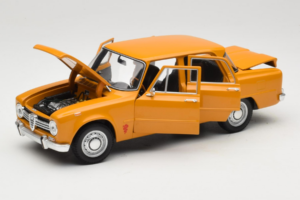 Alfa Romeo Giulia 1300 Super Orange Minichamps 1:18 180120900 Druckguss — Bild 2 von 8