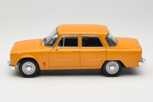 Alfa Romeo Giulia 1300 Super Orange Minichamps 1:18 180120900 Druckguss — Bild 4 von 8