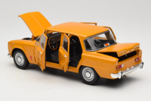 Alfa Romeo Giulia 1300 Super Orange Minichamps 1:18 180120900 Druckguss — Bild 5 von 8