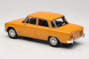 Alfa Romeo Giulia 1300 Super Orange Minichamps 1:18 180120900 Druckguss — Bild 7 von 8