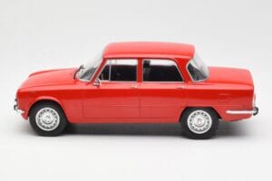 Alfa Romeo Giulia Nuova Super Rot MCG 1:18 MCG18145 Druckguss — Bild 3 von 6