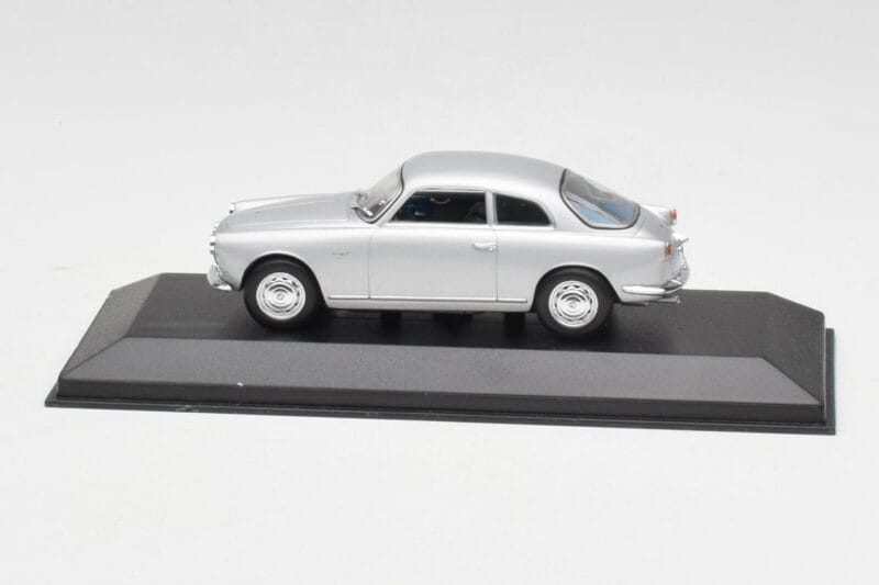 Alfa Romeo Giulietta Sprint Silber Minichamps 1:43 400120400 Druckguss