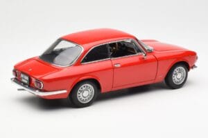 Alfa Romeo GT 1300 Junior LHD Rot AUTOart 1:18 70131 Druckguss — Bild 3 von 8