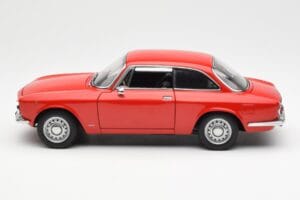 Alfa Romeo GT 1300 Junior LHD Rot AUTOart 1:18 70131 Druckguss — Bild 4 von 8