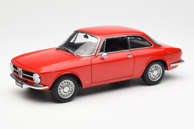 Alfa Romeo GT 1300 Junior LHD Rot AUTOart 1:18 70131 Druckguss