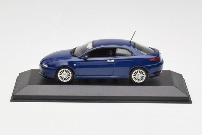 Alfa Romeo GT Dark Blue Metallic Minichamps 1:43 400120326 Druckguss