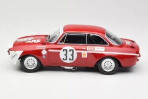 Alfa Romeo GTA 1300 Junior #33 T. Hezemans / G. van Lennep Division 1 Winners 4 Hours of Jarama 1972 Minichamps 1:18 15572123 — Bild 3 von 6