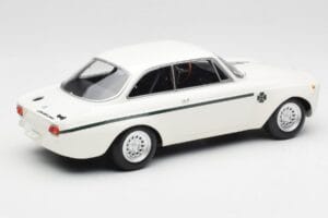 Alfa Romeo GTA 1300 Junior Weiß Minichamps 1:18 155120021 Druckguss — Bild 2 von 6
