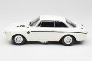 Alfa Romeo GTA 1300 Junior Weiß Minichamps 1:18 155120021 Druckguss — Bild 3 von 6