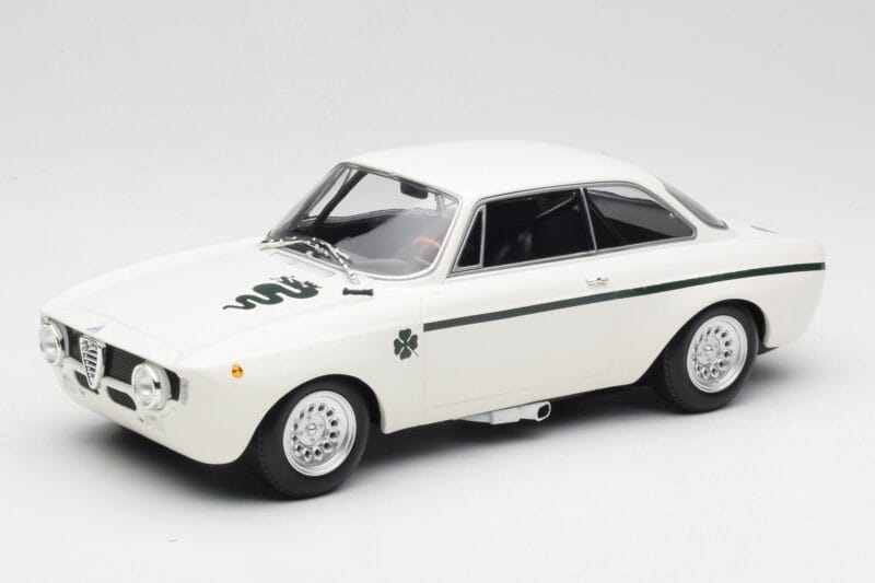 Alfa Romeo GTA 1300 Junior Weiß Minichamps 1:18 155120021 Druckguss