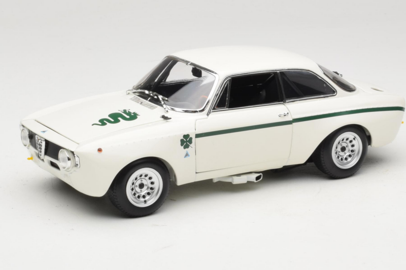 Alfa Romeo GTA 1300 Junior Weiß Minichamps 1:18 100120501 Druckguss