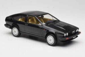 Alfa Romeo GTV6 2.5 Schwarz Laudoracing-Models 1:18 LM110C Druckguss — Bild 4 von 6