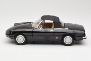 Alfa Romeo Spider 916 Veloce Schwarz Ricko 1:18 32107 Druckguss — Bild 4 von 8
