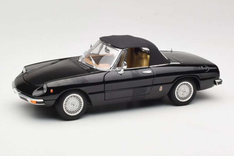 Alfa Romeo Spider 916 Veloce Schwarz Ricko 1:18 32107 Druckguss