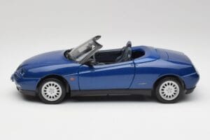 Alfa Romeo Spider 916 Periwinkle Blau Maisto 1:18 50308 Druckguss — Bild 3 von 7