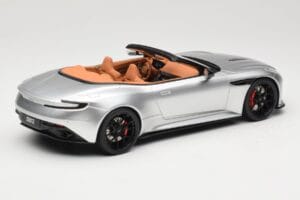 Aston Martin DB12 Volante Silber GT Spirit 1:18 GT945 Resin — Bild 2 von 6