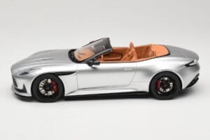 Aston Martin DB12 Volante Silber GT Spirit 1:18 GT945 Resin — Bild 3 von 6