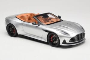 Aston Martin DB12 Volante Silber GT Spirit 1:18 GT945 Resin — Bild 4 von 6