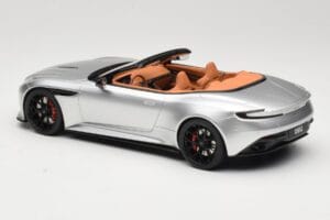 Aston Martin DB12 Volante Silber GT Spirit 1:18 GT945 Resin — Bild 5 von 6