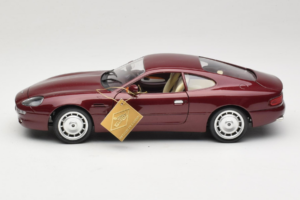Aston Martin DB7 Rot Guiloy 1:18 67550 Druckguss — Bild 4 von 8