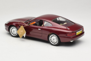 Aston Martin DB7 Rot Guiloy 1:18 67550 Druckguss — Bild 7 von 8
