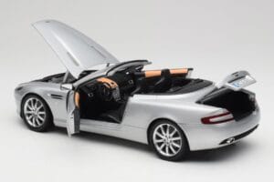 Aston Martin DB9 Volante Silber Minichamps 1:18 150137334 Druckguss — Bild 5 von 8
