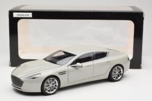 Aston Martin Rapide S Silver Fox AUTOart 1:18 70258 Druckguss — Bild 8 von 8