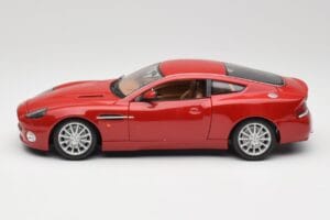 Aston Martin V12 Vanquish Rot Bburago 1:18 34063 Druckguss — Bild 4 von 8