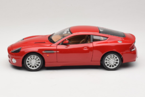 Aston Martin V12 Vanquish Rot Bburago 1:18 33334063 Druckguss — Bild 4 von 8
