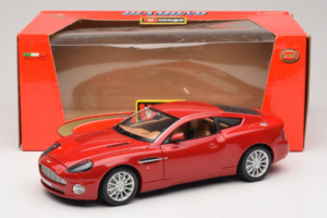 Aston Martin V12 Vanquish Rot Bburago 1:18 33334063 Druckguss — Bild 8 von 8