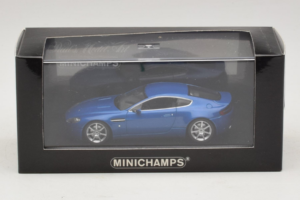 Aston Martin V8 Vantage Blue Metallic Minichamps 1:43 400137422 Druckguss — Bild 4 von 4