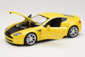 Aston Martin V8 Vantage Gelb Hot Wheels 1:18 G7159 Druckguss — Bild 2 von 8