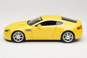 Aston Martin V8 Vantage Gelb Hot Wheels 1:18 G7159 Druckguss — Bild 4 von 8