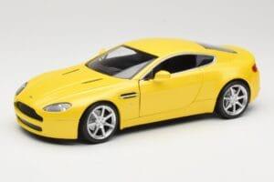 Aston Martin V8 Vantage Gelb Hot Wheels 1:18 G7159 Druckguss