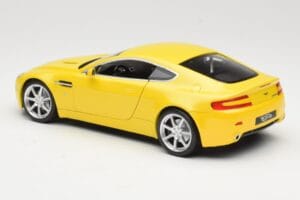 Aston Martin V8 Vantage Gelb Hot Wheels 1:18 G7159 Druckguss — Bild 7 von 8