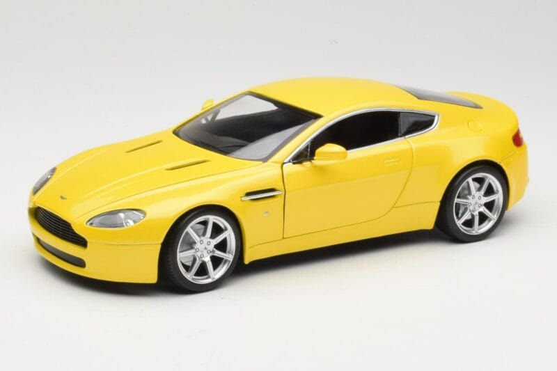 Aston Martin V8 Vantage Gelb Hot Wheels 1:18 G7159 Druckguss