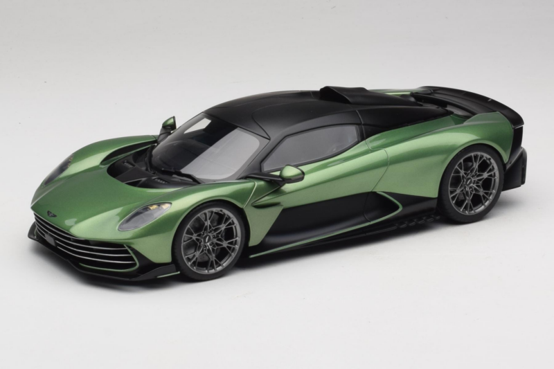 Aston Martin Valhalla Iridescent Emerald Green GT Spirit 1:18 GT558 Resin