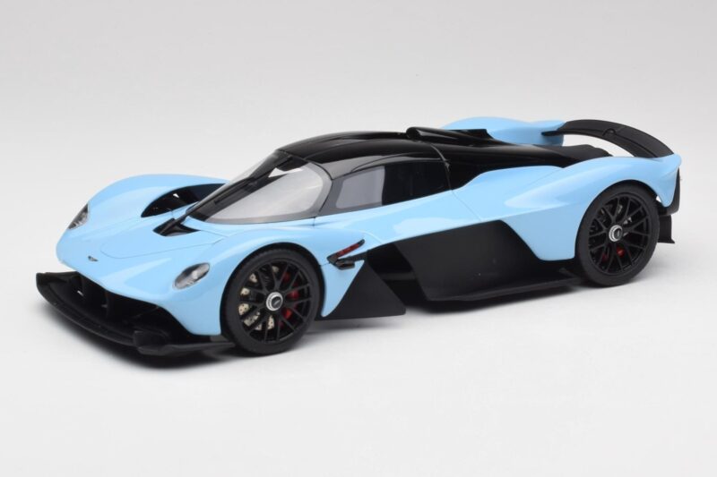 Aston Martin Valkyrie Racing Blau GT Spirit 1:18 GT915 Resin