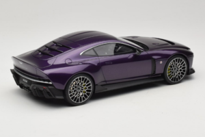 Aston Martin Valour Dunkelblau GT Spirit 1:18 GT944 Resin — Bild 2 von 6