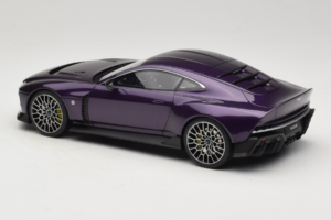 Aston Martin Valour Dunkelblau GT Spirit 1:18 GT944 Resin — Bild 5 von 6