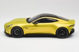 Aston Martin Vantage Cosmopolitan Yellow GT Spirit 1:18 GT514 Resin — Bild 3 von 6