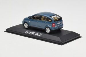 Audi A2 Blue Metallic Minichamps 1:43 20022200748005 Druckguss — Bild 3 von 4