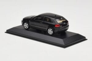 Audi A3 8P Black Metallic Minichamps 1:43 12000 Druckguss — Bild 3 von 4
