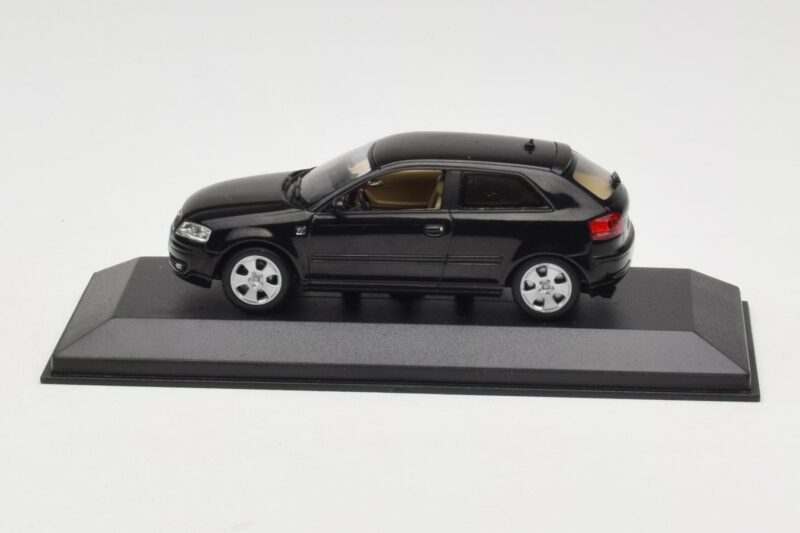 Audi A3 8P Black Metallic Minichamps 1:43 12000 Druckguss