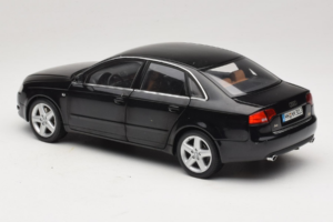 Audi A4 B6 3.2 Quattro Schwarz Minichamps 1:18 5010404125 Druckguss — Bild 7 von 8