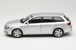 Audi A4 B7 3.2 Quattro Avant Silber Minichamps 1:18 5010404215 Druckguss — Bild 4 von 8