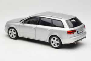 Audi A4 B7 3.2 Quattro Avant Silber Minichamps 1:18 5010404215 Druckguss — Bild 7 von 8