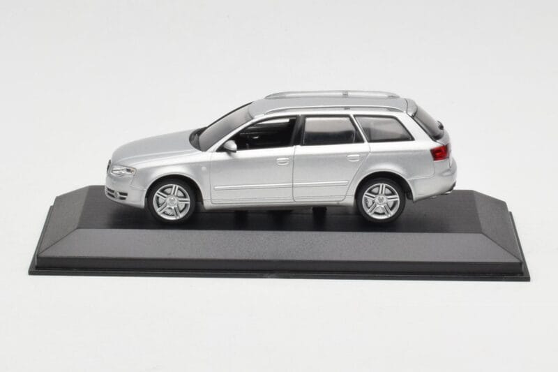 Audi A4 B7 Avant Silber Minichamps 1:43 AUDI009 Druckguss